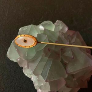 Gorgeous Peri stick Oval MOP pin set in Gold plate, Vintage